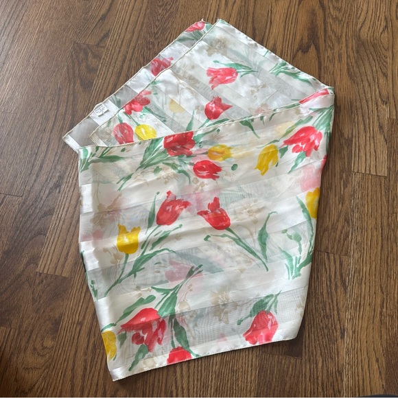 Vintage silky lightweight floral scarf - tulips - Picture 2 of 3